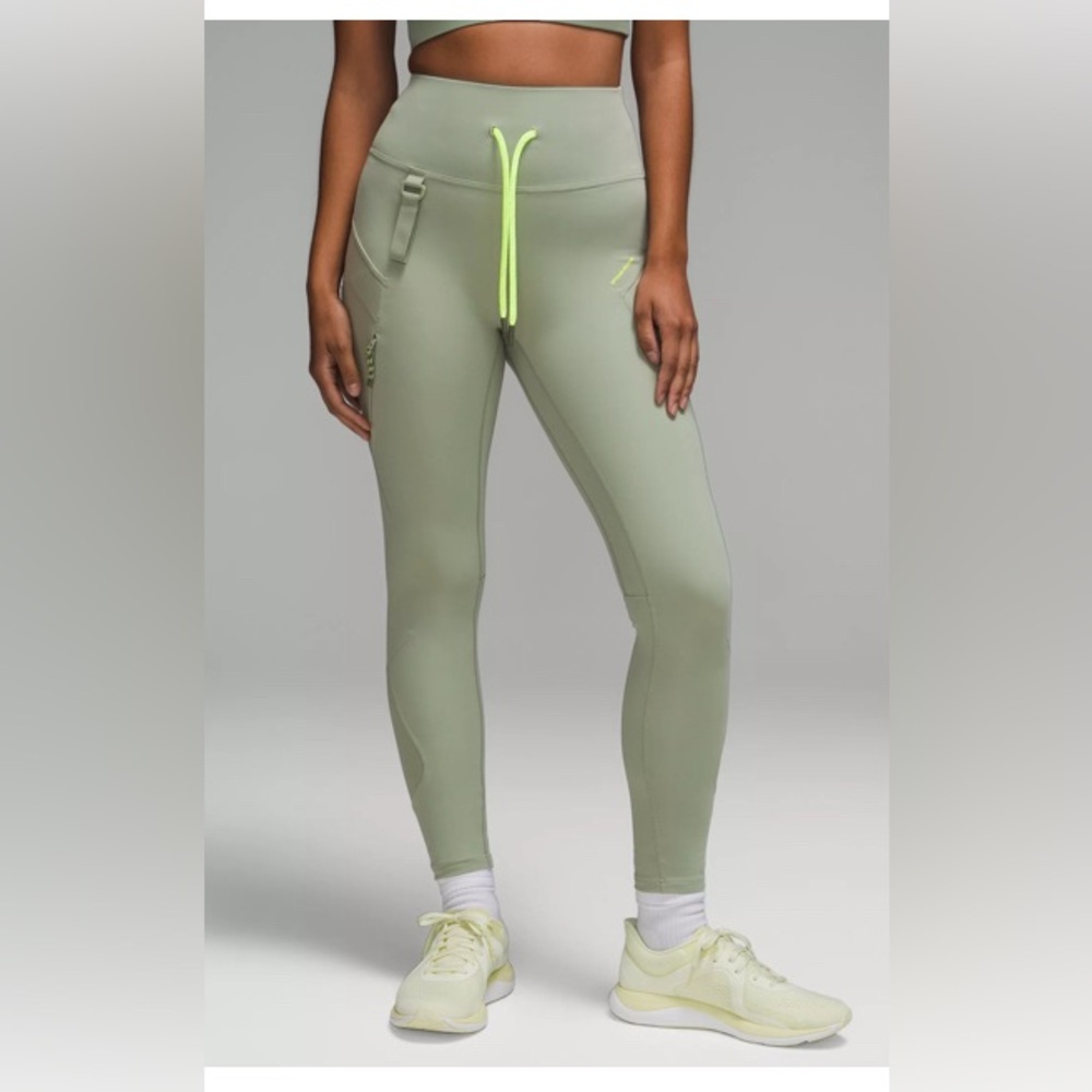 Lululemon Cargo Super-High-Rise Hiking Leggings 25”, size 6